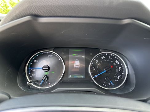Used 2022 Toyota RAV4 XLE Premium AWD/4WD image 21