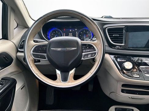 Used 2019 Chrysler Pacifica Limited w/ Tire & Wheel Group image 8