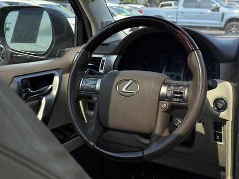 Used 2018 Lexus GX 460 image 18