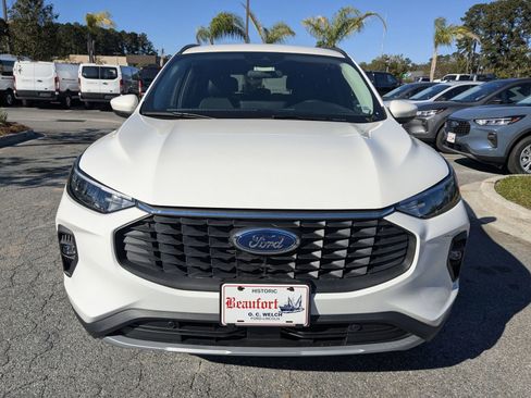New 2024 Ford Escape SE image 9