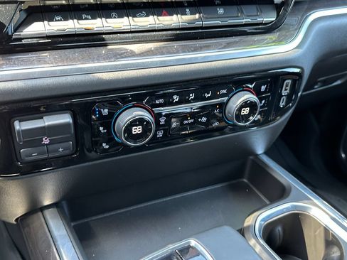 Used 2024 Chevrolet Silverado 1500 LTZ AWD/4WD image 30
