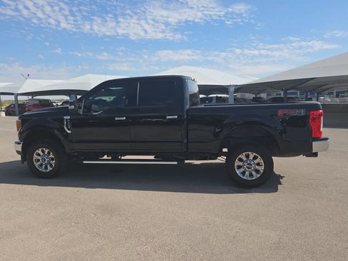 Used 2019 Ford F250 XLT w/ XLT Premium Package image 11