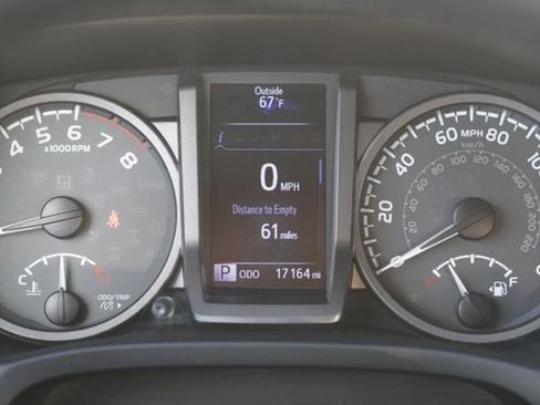 Used 2017 Toyota Tacoma TRD Off-Road image 21