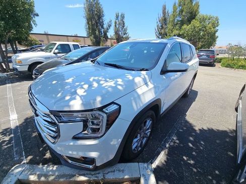 Used 2023 GMC Terrain SLT FWD image 1