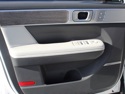 Used 2025 Hyundai Santa Fe Limited image 12