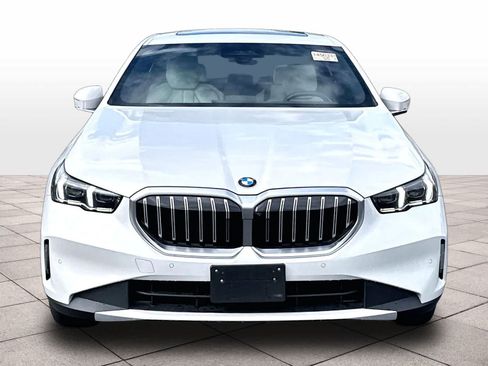 Used 2024 BMW 530i xDrive w/ Premium Package AWD/4WD image 2