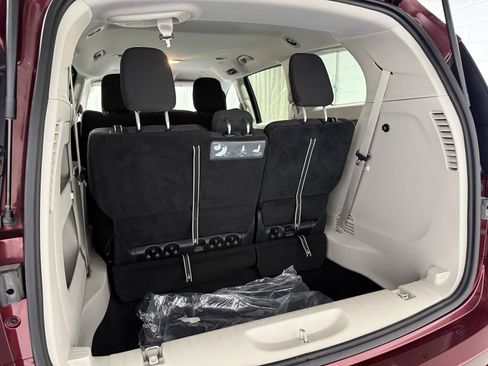 Used 2018 Chrysler Pacifica L image 20
