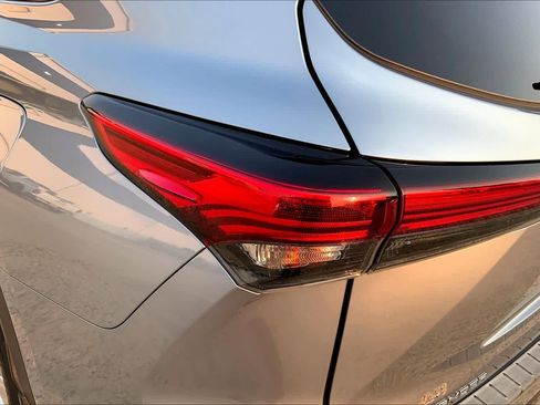 Used 2021 Toyota Highlander Limited FWD image 28