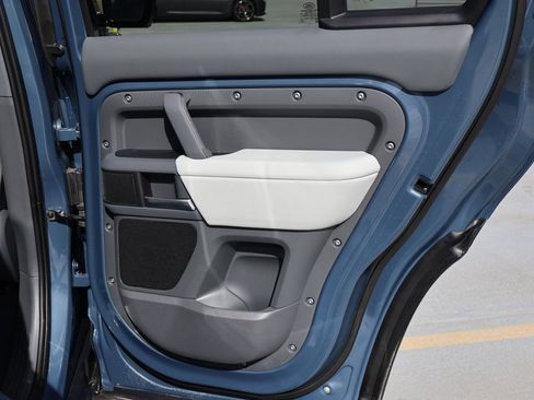 Certified 2025 Land Rover Defender 110 X-Dynamic SE image 15