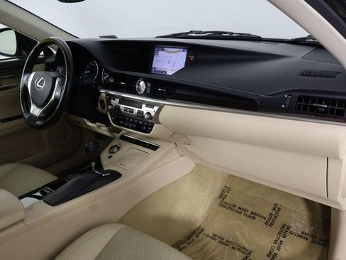 Used 2015 Lexus ES 350 w/ Luxury Package FWD image 9