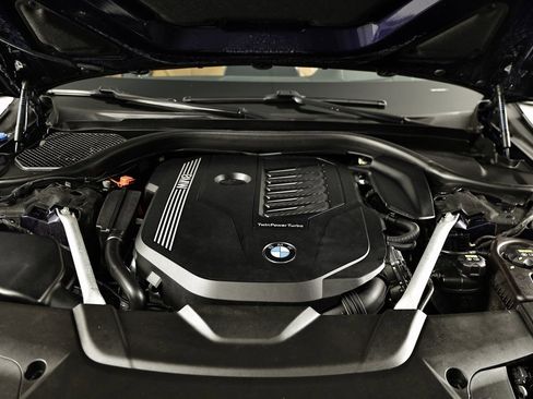 Used 2022 BMW 740i w/ M Sport Package image 31