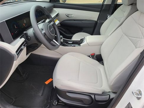 New 2026 Hyundai Tucson SE image 13