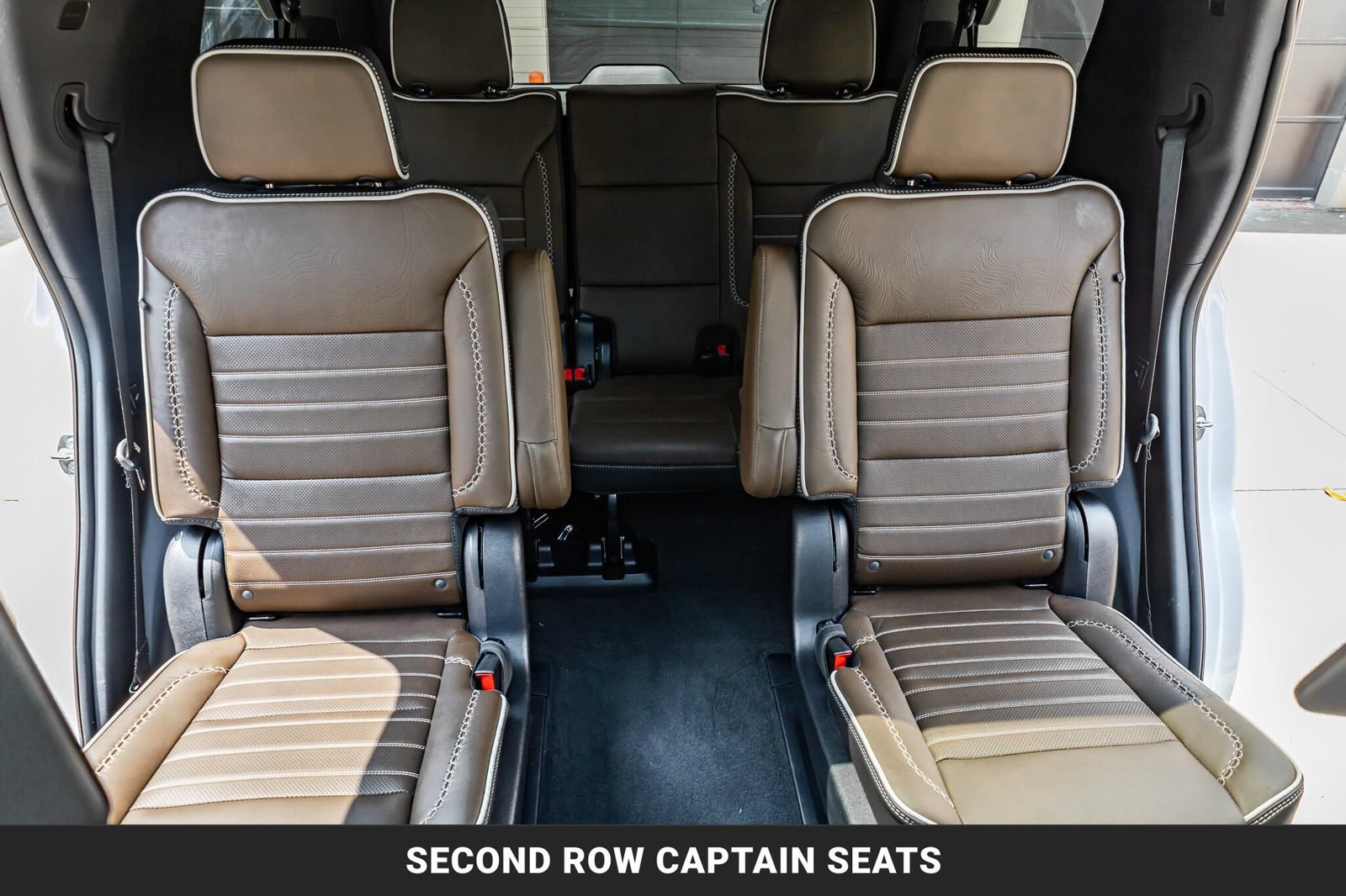 Used 2025 GMC Yukon Denali Ultimate AWD/4WD image 36