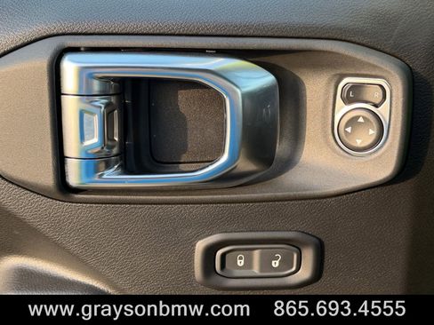 Used 2025 Jeep Gladiator Rubicon w/ Safety Group image 22