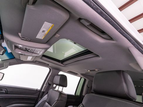 Used 2019 GMC Yukon XL SLT AWD/4WD image 16