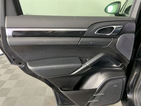 Used 2014 Porsche Cayenne w/ Basic Package image 25
