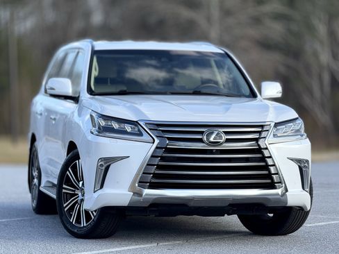 Used 2020 Lexus LX 570 4WD w/ Luxury Package image 3