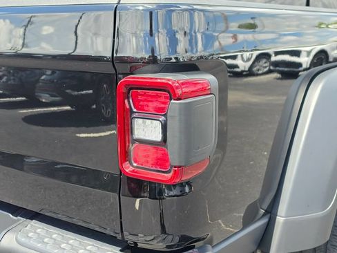 Used 2022 Jeep Gladiator Rubicon w/ LED Lighting Group AWD/4WD image 19