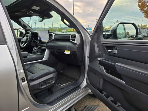 Used 2025 Toyota Sequoia Platinum AWD/4WD image 14
