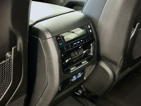 Used 2024 Jeep Grand Cherokee L Altitude image 27