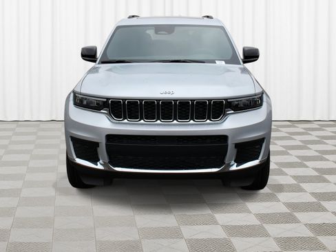 New 2025 Jeep Grand Cherokee L Laredo image 30