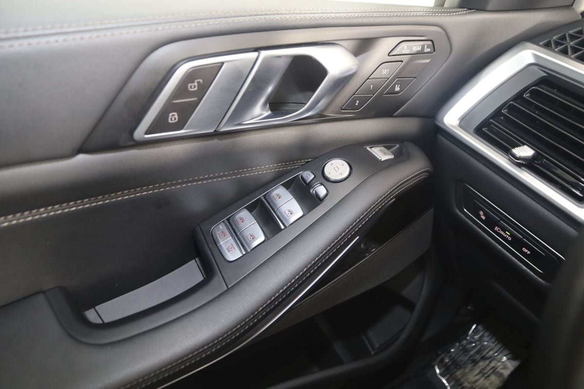 Used 2024 BMW X7 xDrive40i AWD/4WD image 36