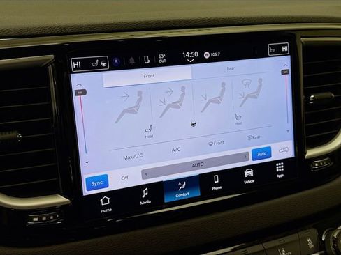 Used 2024 Chrysler Pacifica Touring-L image 14