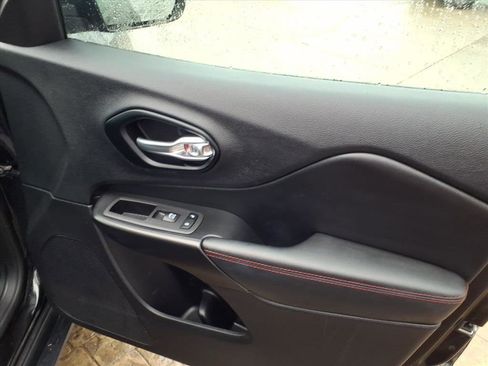 Used 2022 Jeep Cherokee Trailhawk image 21