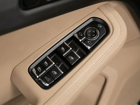 Certified 2023 Porsche Macan image 18