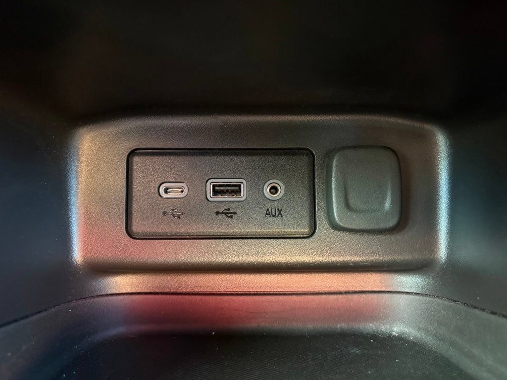 Used 2024 Chevrolet Equinox RS FWD image 23