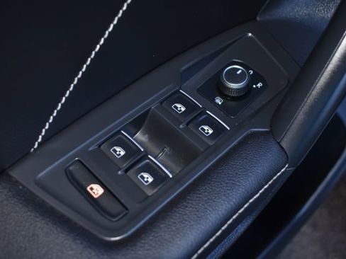 Used 2023 Volkswagen Tiguan SE R-Line image 15