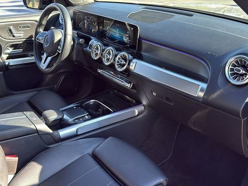 Used 2021 Mercedes-Benz GLB 250 image 34