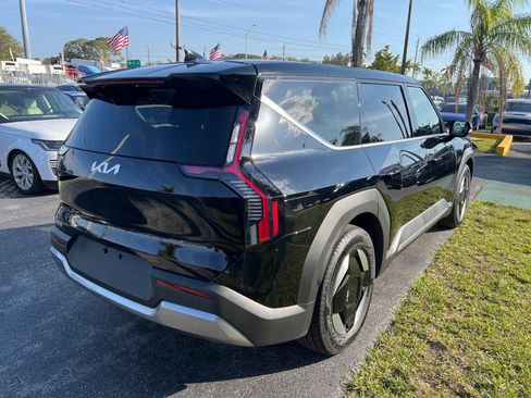 Used 2024 Kia EV9 Light RWD image 5