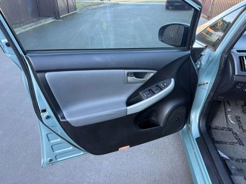 Used 2012 Toyota Prius Five image 9
