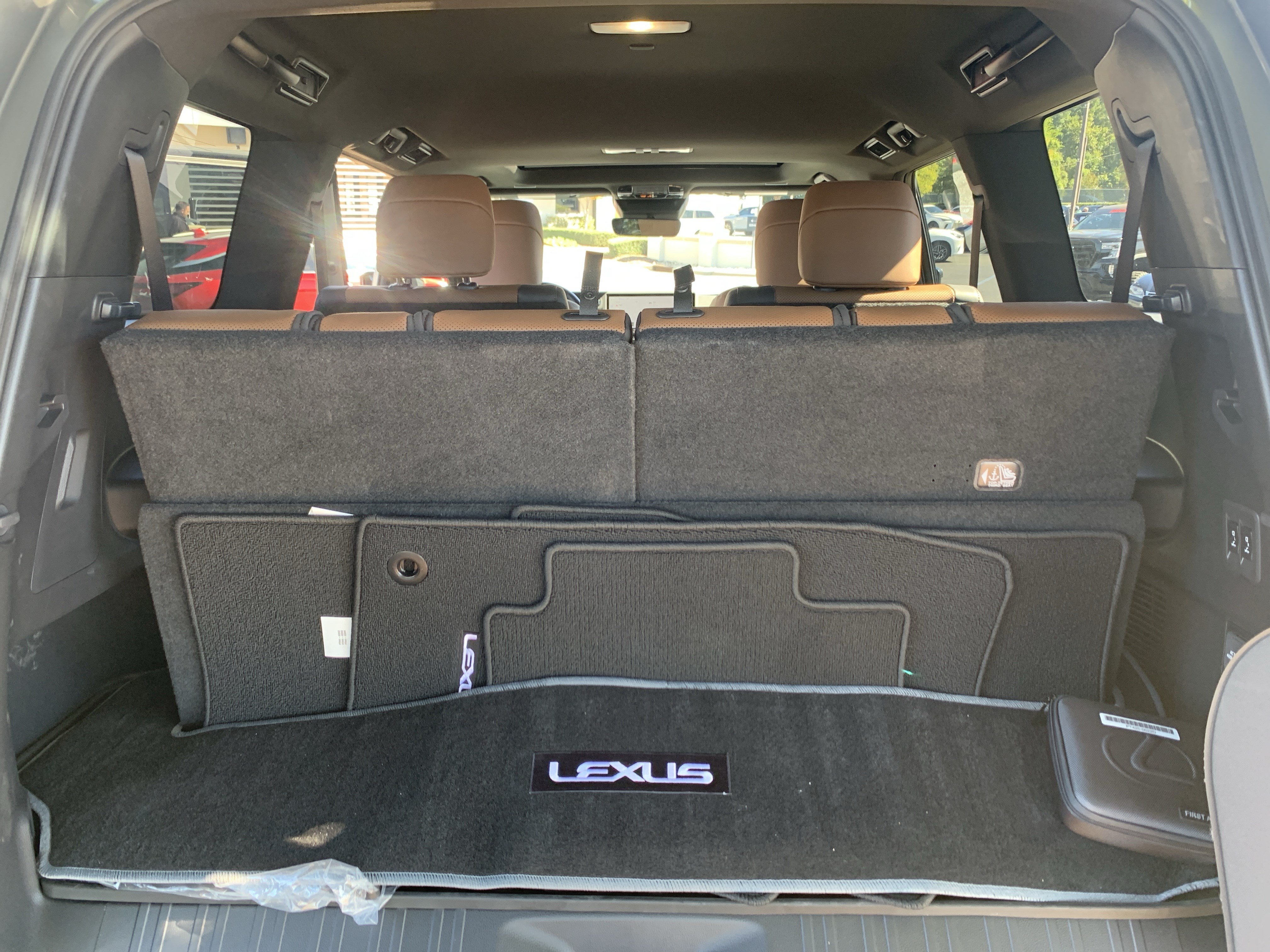 Used 2025 Lexus GX 550 w/ Accessory Package (2T) AWD/4WD image 34