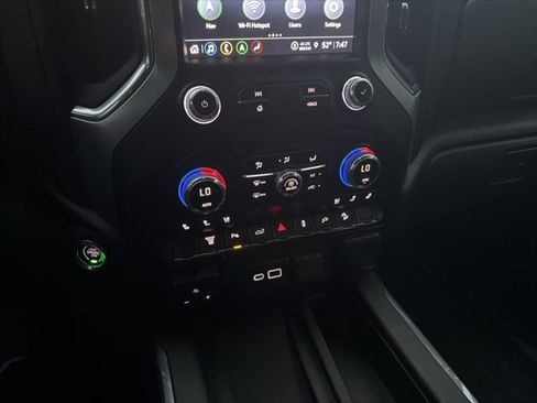 Used 2022 GMC Sierra 2500 SLT w/ SLT Preferred Package image 4