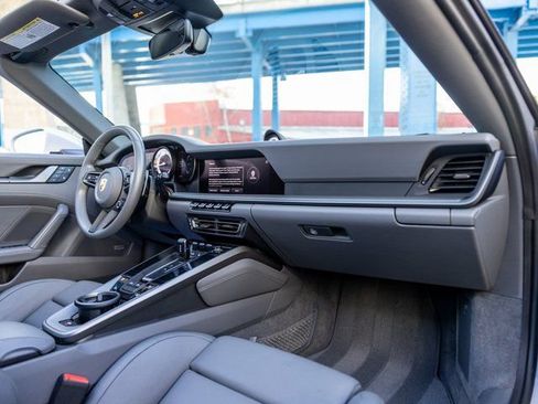 Certified 2024 Porsche 911 Targa 4 image 30