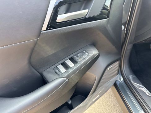 New 2025 Mitsubishi Outlander SE image 15