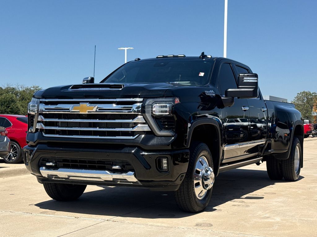 Used 2024 Chevrolet Silverado 3500 High Country w/ High Country Premium Package AWD/4WD image 3