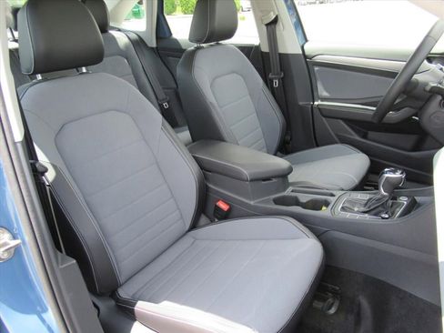 Used 2026 Volkswagen Jetta SE FWD image 9