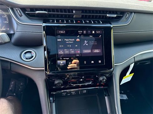 New 2025 Jeep Grand Cherokee Altitude image 20