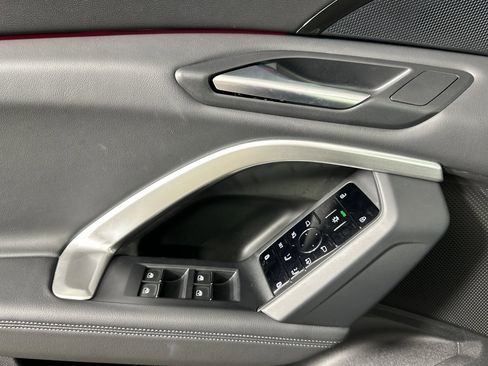 Used 2025 Audi Q5 Premium w/ Convenience Package image 10