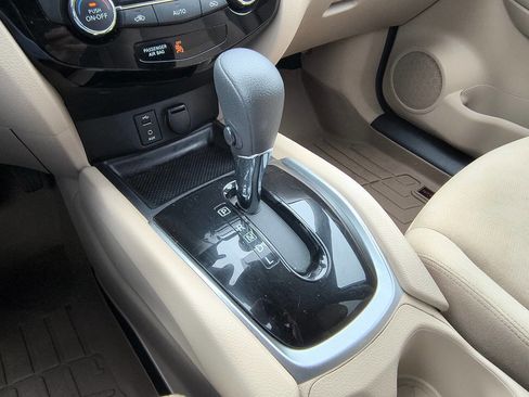 Used 2016 Nissan Rogue SV AWD/4WD image 19