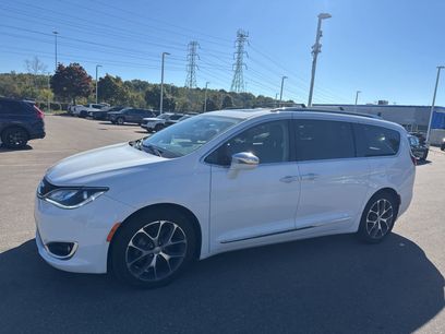 Used 2020 Chrysler Pacifica Limited w/ Tire & Wheel Group