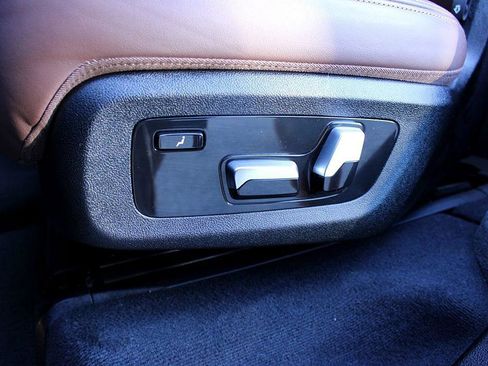 Used 2019 BMW X7 xDrive50i w/ M Sport Package image 17