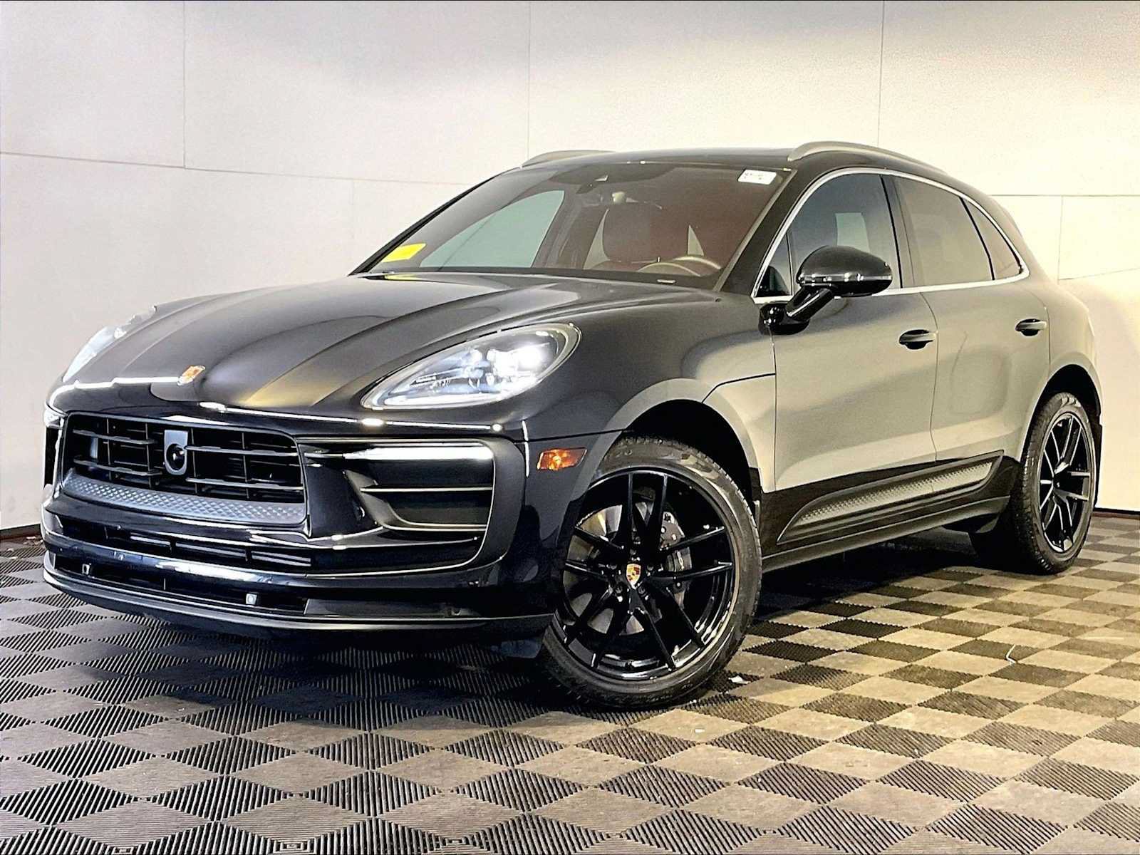 Certified 2022 Porsche Macan AWD/4WD image 1