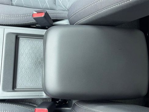 Used 2025 Nissan Frontier SV image 32