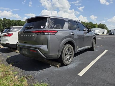 Used 2022 Nissan Pathfinder S FWD image 4