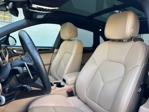 Used 2025 Porsche Macan image 5