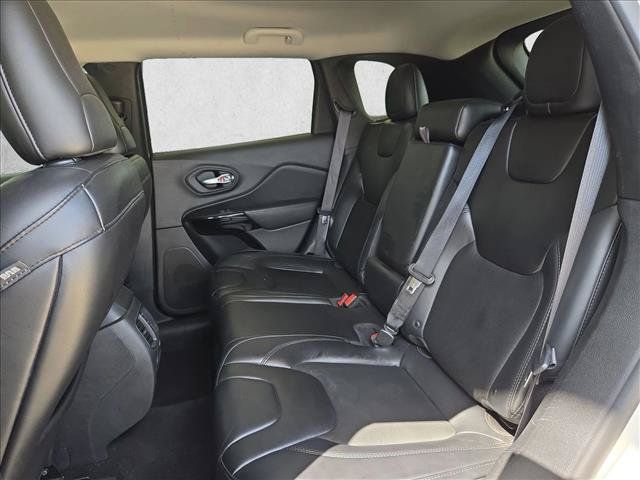 Used 2019 Jeep Cherokee Latitude Plus FWD image 16